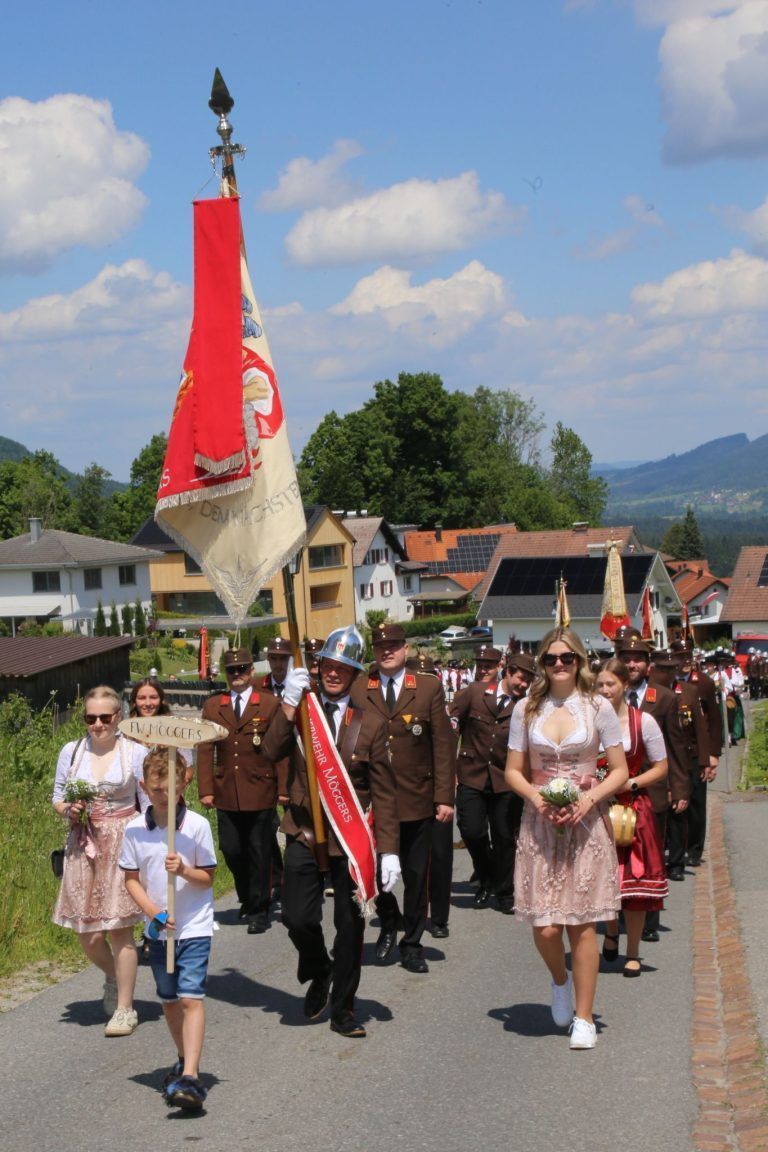 Viel Nostalgie zur Dienstfreistellung : Feuerwehrfest mit Oldtimertreffen in Buch (Bildergalerie)
