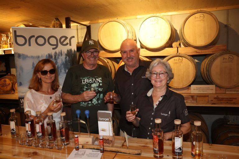 Edle Weine, Brände und Cocktailkreationen: Gertraud und Gerd M. Jäger, Eugen und Ulrike Broger.