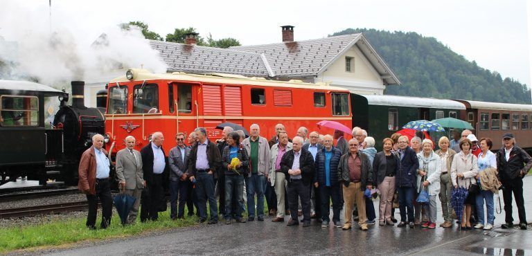 60 Jahre Matura – eine nostalgische Reise: Maturajubiläen verbindet der Abschlussjahrgang 1964/65 stets mit Verkehrsnostalgie. Zum 50er stand 2015 eine Fahrt mit dem Museumsbähnle auf dem Programm.