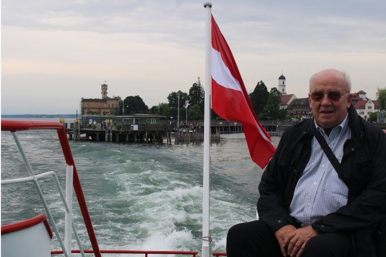 60 Jahre Matura – eine nostalgische Reise: Wenn Jürgen Weiss mit seinem Team ein Jubiläumstreffen plant, dann wird stets großer Wert auf einen verkehrspolitischen Bezug gelegt. Diesmal ging es um die faszinierende Geschichte der legendären Zeppelin-Luftschiffe im Museum in Friedrichshafen - Fahrt mit Bahn und MS Vorarlberg inklusive.