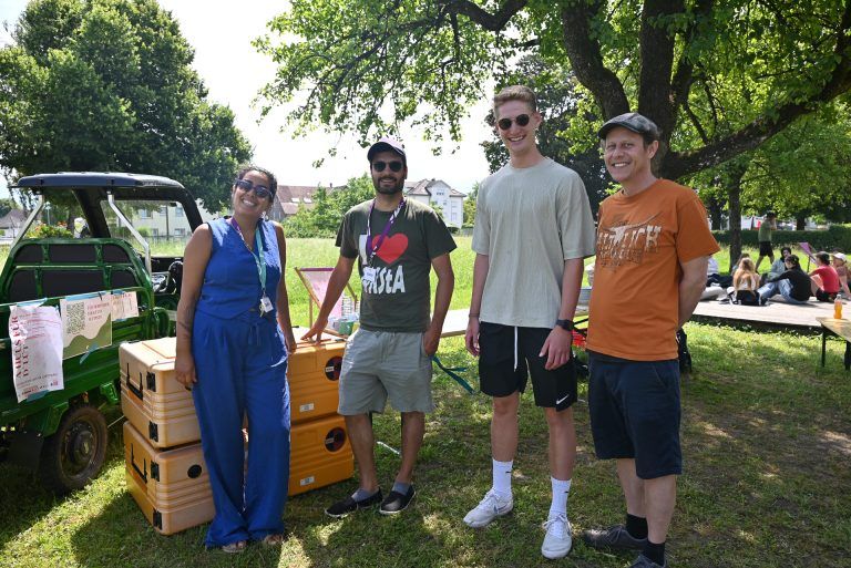 Ein neuer Treffpunkt für Lustenauer Jugendliche: Die OK-JA! ist Gastgeber der neuen Location. Camila, Aaron, Joshua und der neue Leiter der OK-JA! Claudio Herburger.