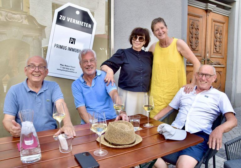 Klangwolke schwebte überm Städtle: In der Werdenbergerstraße: Ernst Koblbauer, Leonhard Zech, Angelika Schrottenbaum, Angelika Zech und Leo Schrottenbaum, v. l.