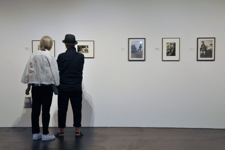 „Eine schöne, ästhetische Ansammlung von Fotos“: Elfie Semotan und Sarah Moon zeigen in „Behind the Camera“ ihre individuelle Bildsprache.