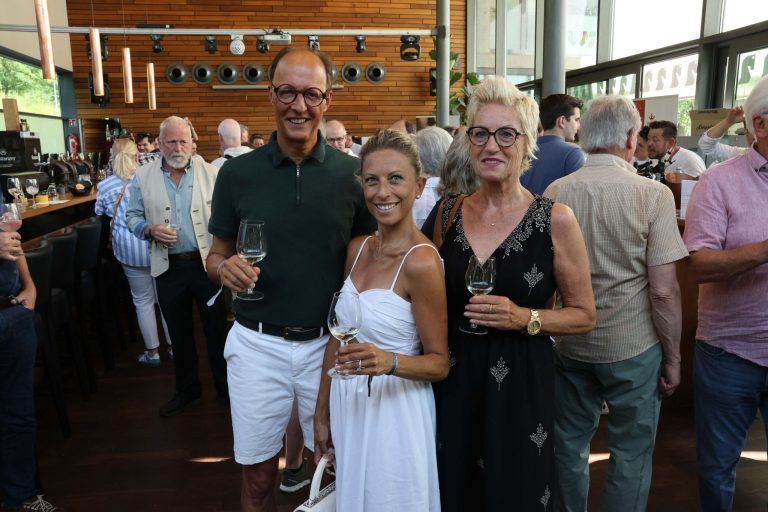 Weindorado popt in Braugaststätte auf: Florian und Jennifer Gantner, (Schwieger)mutter Heike Jertz.
