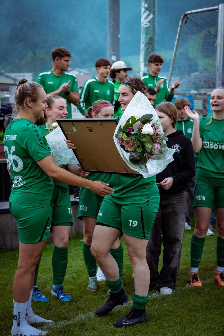 Double für FC Alberschwende Frauen : Abschied von Kimberly Roitner.