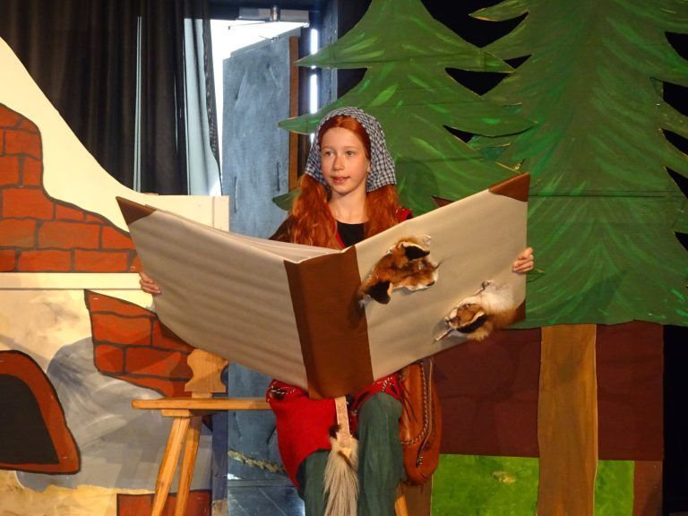 Bühne frei für die Hexe : Theater macht Schule in Rohrbach.