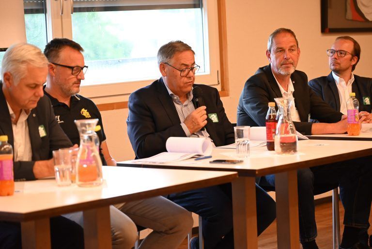 Präsident Herbert Oberscheider präsentierte bei der EHC-Jahreshauptversammlung erfreuliche Zahlen der vergangenen Saison.
