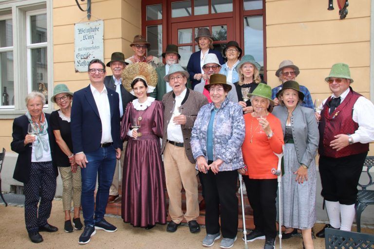 Humorvoller Titel für Engagement : Verdiente Bregenzer Seebrünzler sind am traditionellen Filzhut zu erkennen. (Foto: NAM)
