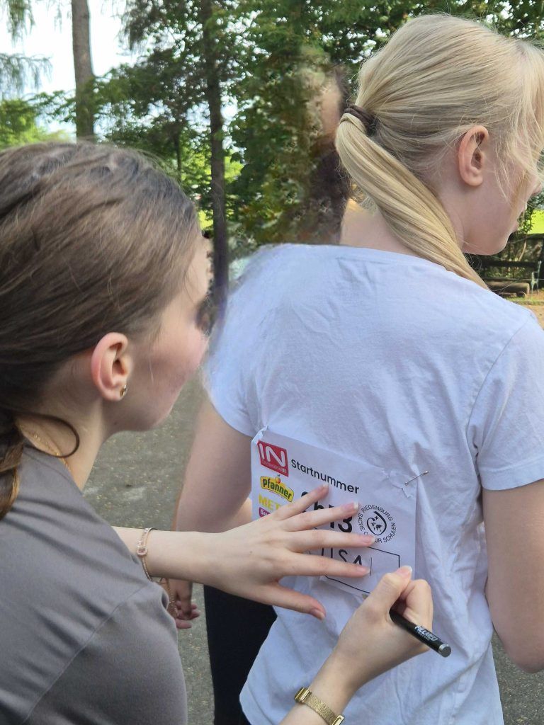7.783 Runden beim Stundenlauf für die Partnerschule in Jinja : Jede Runde eine Spende, ca. 500 Meter um das Schulgebäude betrug die Strecke