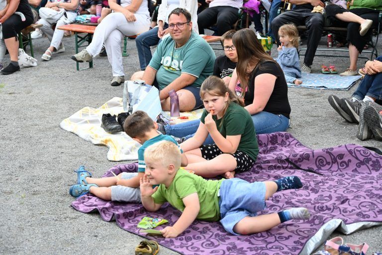„Brandnertal Sounds“: Die Zuhörer machten sich auf der Picknickdecke bequem.