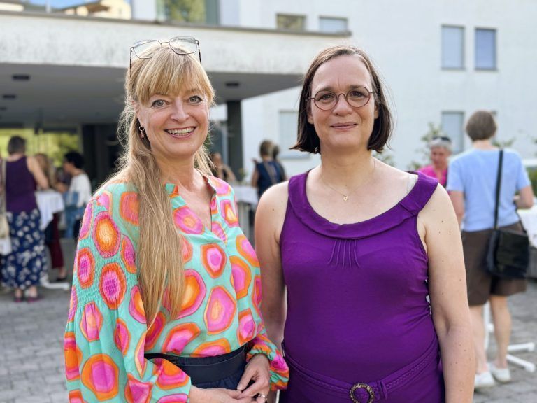 Frauensalon feierte Jubiläum: Austria Guide Sabine Spiegel und PRG Vorsitzende Gertrud Burtscher (Herz Maria).