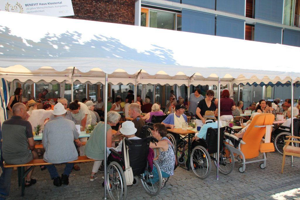 20 Jahre Haus Klostertal: Jubiläumsfest mit Bewohnern, Ehrengästen und Musik gefeiert