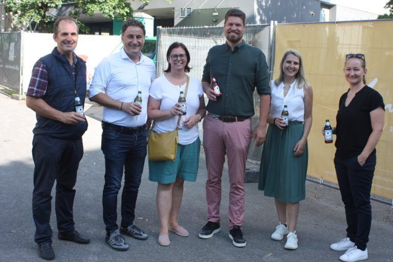 Karl Huber, Thomas Pachole, Katharina Wöß-Krall, Bosse Danielsen, Vivienne Pfanner und Stefanie Obwegeser-Kollmann im Smalltalk. 