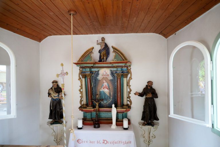 Fronhofer Kapellenmesse und viele Abschiedsgrüße : Der Altar in der Fronhofer Kapelle
