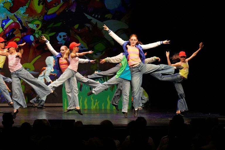 Tanz verbindet Generationen: Von Ballett bis Streetdance zeigte sich die Vielfalt der Schule.