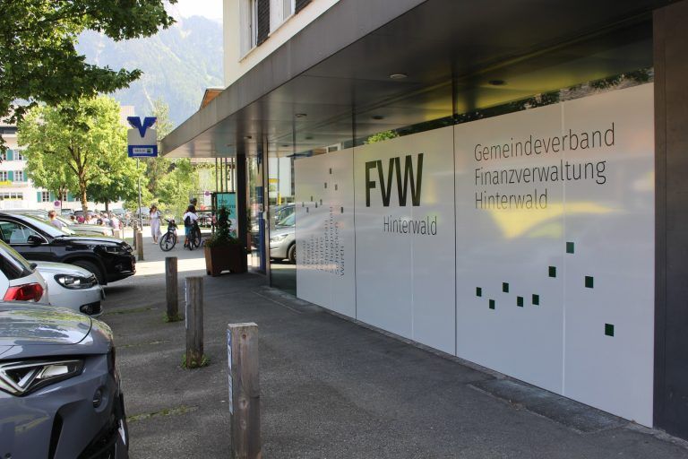 Mellauer Gemeindehaus nimmt Fahrt auf: Die gemeinsame Finanzverwaltung der neun Hinterwald-Gemeinden ist provisorisch in Mellau angesiedelt. Sie soll ins neue Gemeindeamt wechseln.