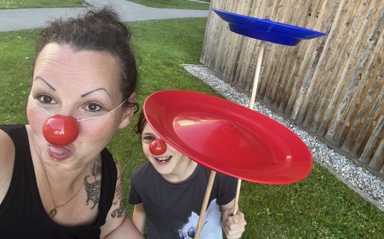 Jutta und der Traum vom Jonglieren: Die Clownerie hat Jutta Huber im Lehrgang am meisten Freude bereitet.
