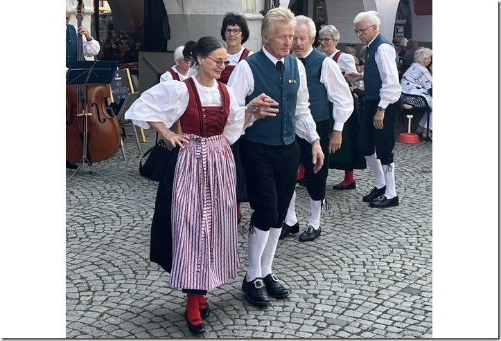 Lebendige Tradition in der Feldkircher Innenstadt: Vor vielen Gästen schwangen die Mitglieder der Trachtengruppe Feldkirch das Tanzbein.