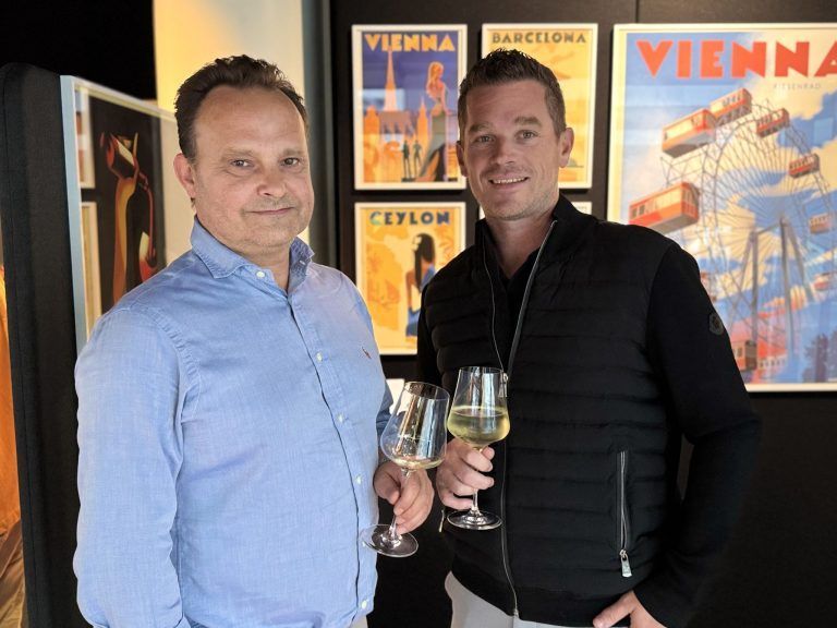 Kunst und Hotelerie: Bauleiter Gerhard Vonbank und Elektoplaner Daniel Brugger.