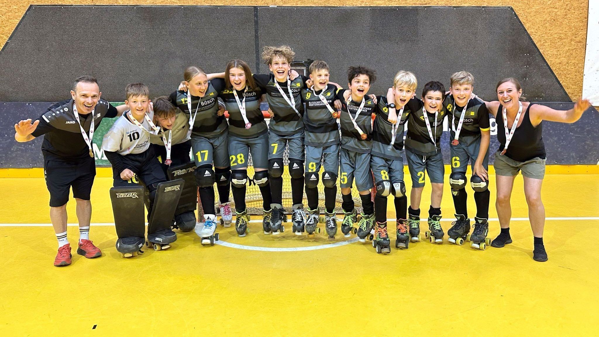 So sehen Sieger aus - die U13 des RHC Dornbirn freute sich über den Vizemeistertitel. 