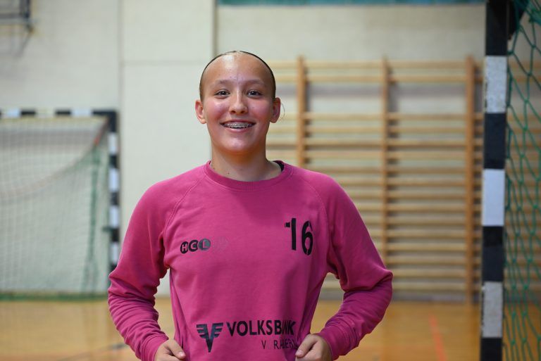 Ein Handballspiel, das verbindet: Torhüterin Amelie Fink von der U12 war bereit.