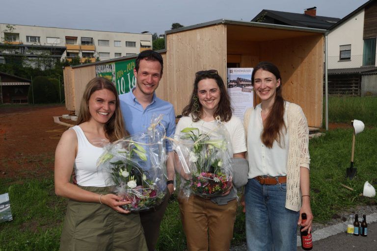Start für neuartiges Wohnen am Kapellenweg: Judith und Lukas Hirzberger, Eva Andrasova und Fabienne Schett.