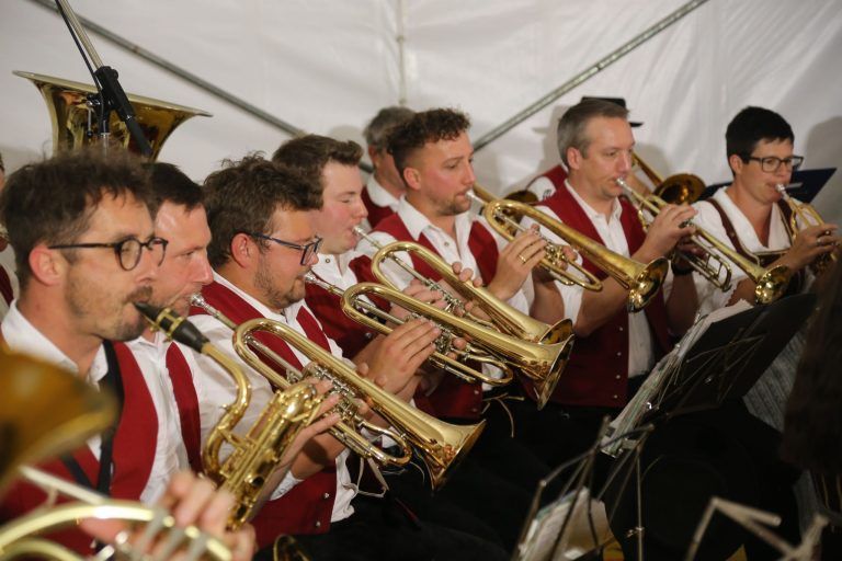 Viel Nostalgie zur Dienstfreistellung : Feuerwehrfest mit Oldtimertreffen in Buch (Bildergalerie)