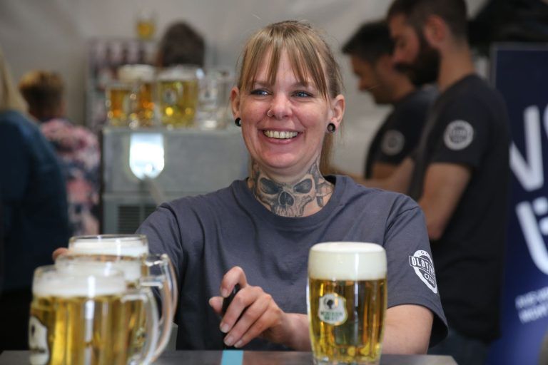 Viel Nostalgie zur Dienstfreistellung : Feuerwehrfest mit Oldtimertreffen in Buch (Bildergalerie)