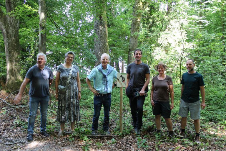 Naturschutz macht Schule: Der Specht im Fokus: v.L. Wolfi Waldhof, Birgit Fink, Christian Pernsteiner, Andreas Scherer,Elisabeth Feuerstein, Christian Winsauer zusammen haben sie dieses Projekt mit der Stadt Dornbirn ins Leben gerufen