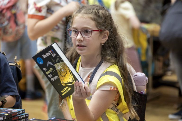 Kinder, Bücher, Emotionen – Buch am Bach begeistert Groß und Klein
