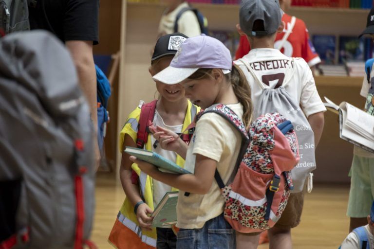 Kinder, Bücher, Emotionen – Buch am Bach begeistert Groß und Klein