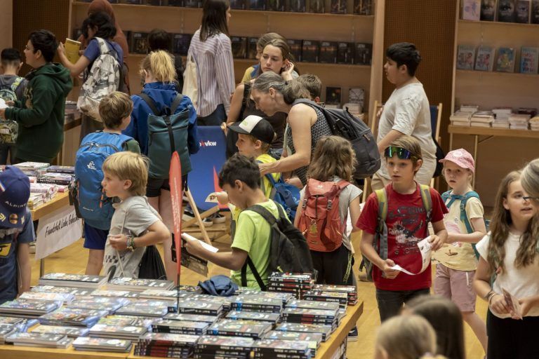 Kinder, Bücher, Emotionen – Buch am Bach begeistert Groß und Klein