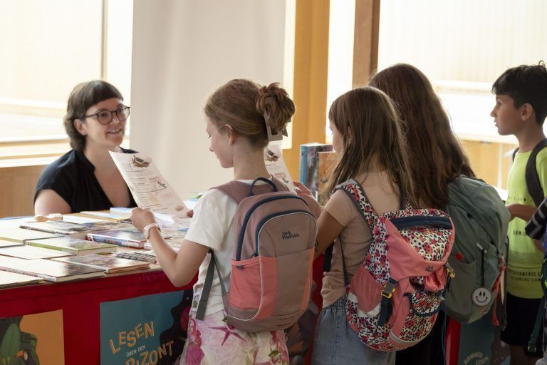 Kinder, Bücher, Emotionen – Buch am Bach begeistert Groß und Klein