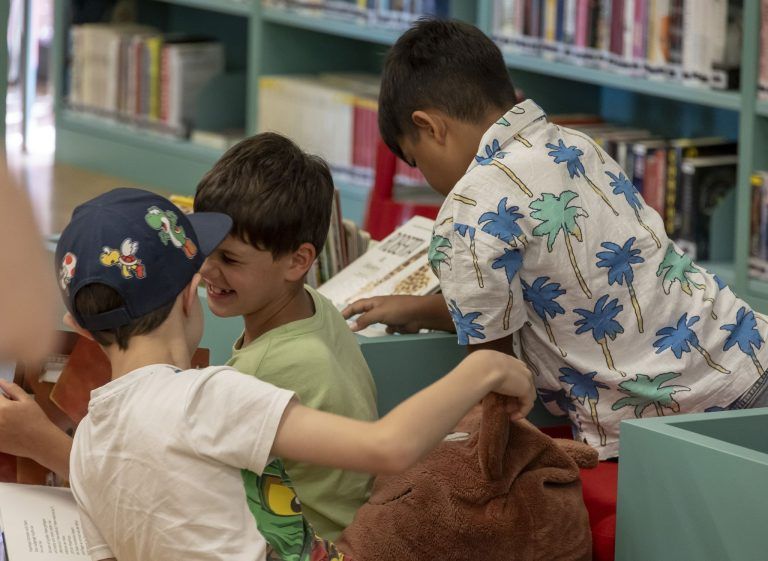 Großes Finale der Buch am Bach in der AK-Bibliothek in Feldkirch