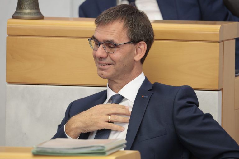 Landtag debattiert übers Geld: "Wie Sie sparen, geht auf keine Kuhhaut"