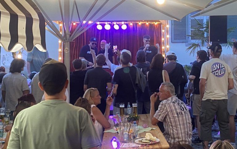 Starker Auftakt der Sommersessions in Göfis mit Rapper Bada : Eindrücke des Abends (Bildergalerie)