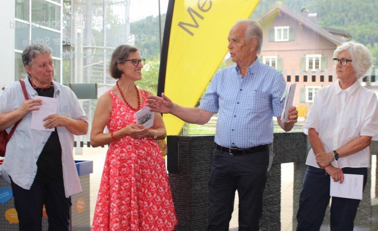 Auch für Langzeitdirektor Gebhard Hubalek war das Wiedersehen mit seiner ersten Klasse ein bewegender Moment.