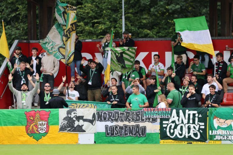 Haris Ismailcebioglu erlöst Austria Lustenau sehr spät: Die Nordtribüne feierte mit Austria Lustenau in Kuchl den Pflichtsieg.