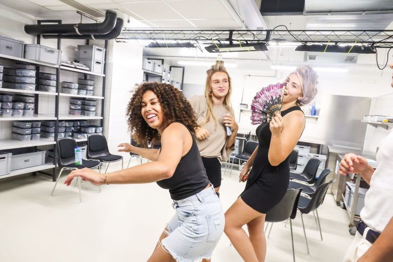 Backstage bei Model-Me: Nervenkitzel vor dem großen Auftritt