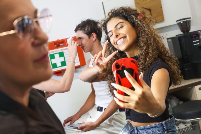 Backstage bei Model-Me: Nervenkitzel vor dem großen Auftritt