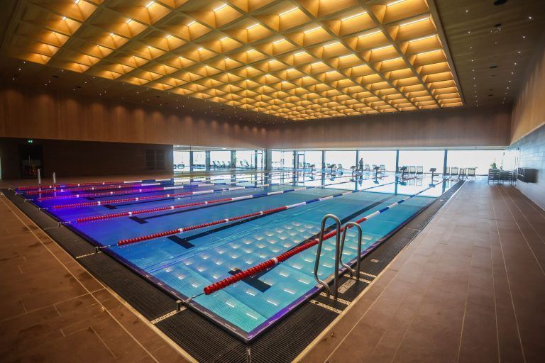 Unfreiwillige Rutschpartie im neuen Hallenbad: "Mehr kann man leider nicht machen"
