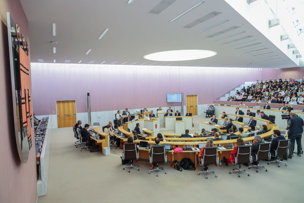 Landtag debattiert über Kinderbetreuung, Datenschutz und die Causa Führerschein