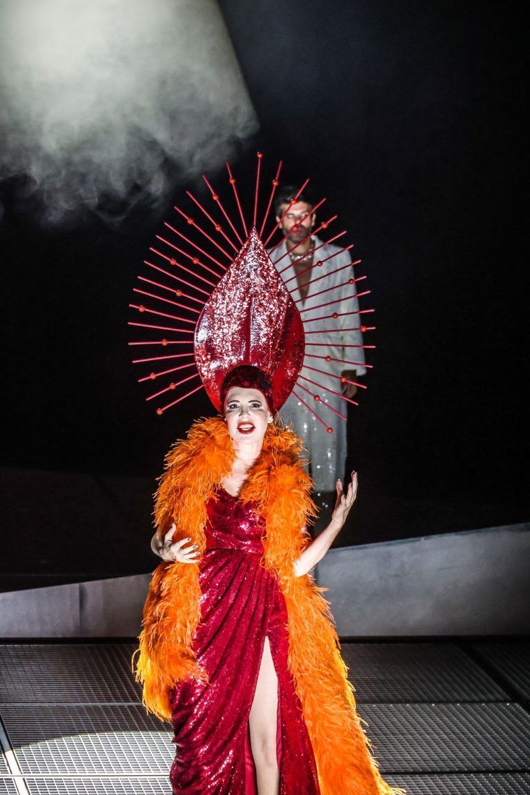 Tanz in den Abgrund oder viel Beifall fürs Fallbeil