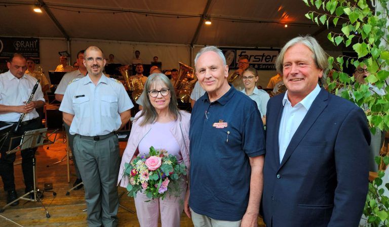 Ehrenzeichen der Gemeinde Lochau in Gold für Wolfram Baldauf: Major Wolfram Öller, Brigitte Denifl, Wolfram Baldauf und Bürgermeister Frank Matt.