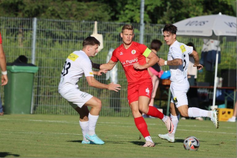 Champions League und fehlendes Flutlicht bringen Röthis in Terminnot: Tamas Herbaly und Co. treffen auf die Bullen, der Termin ist noch offen.