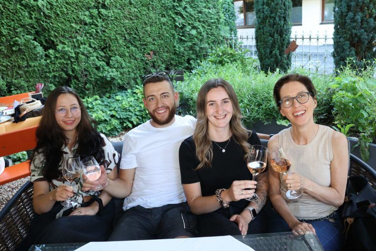 Musikerlebnisse in Rankler Gastgärten: Emma, Linus, Magdalena und Claudia.