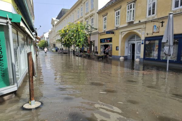 Aufräumen nach Unwetter im Raum Wiener Neustadt