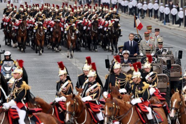 Militärparade zum französischen Nationalfeiertag in Paris
