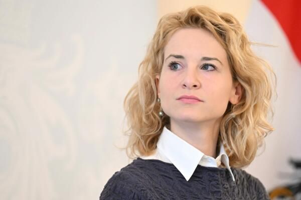 Holzleitner langfristig für Halbe-Halbe bei Karenz