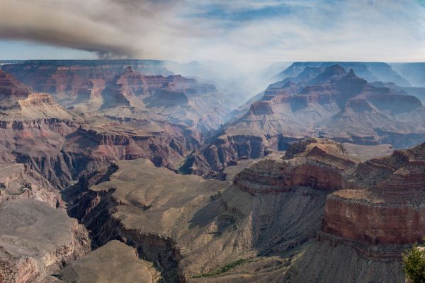 Zerstörerischer Waldbrand am Grand Canyon